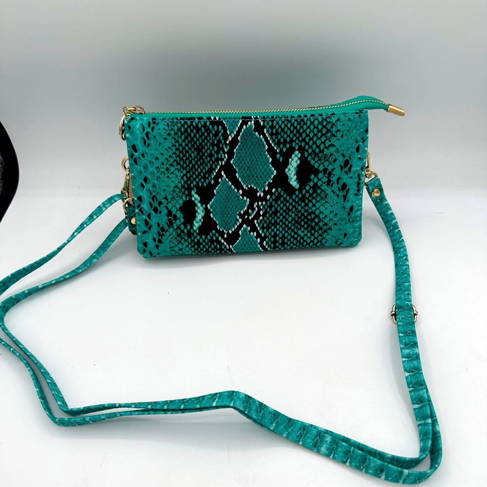 KaleidoscopeCrossbody Snake Skin Print With Multi Storage Areas, MSRP $25, NWTs